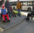 Колясочники не смогли проехать по перекресткам в Бердске - Бердск-Онлайн.Ru