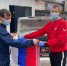 Активисты раздают флаги всем желающим - Бердск-Онлайн.Ru