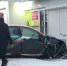 В Новосибирске автомобиль влетел в крыльцо торгового павильона - ТВК-плюс