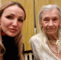 Светлана Алексеевна Мойкина (справа) со своей внучкой. - Бердск-Онлайн.Ru