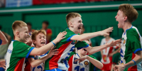 В руках волейболиста Бердска главный трофей турнира «Кубок Дружбы U14» - Бердск-Онлайн.Ru