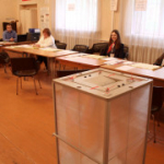 На избирательном участке в Лесхозе первым проголосовал 18-летний бердчанин