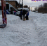 «Снежный десант» вышел на очистку памятников от снега в Бердске - Бердск-Онлайн.Ru